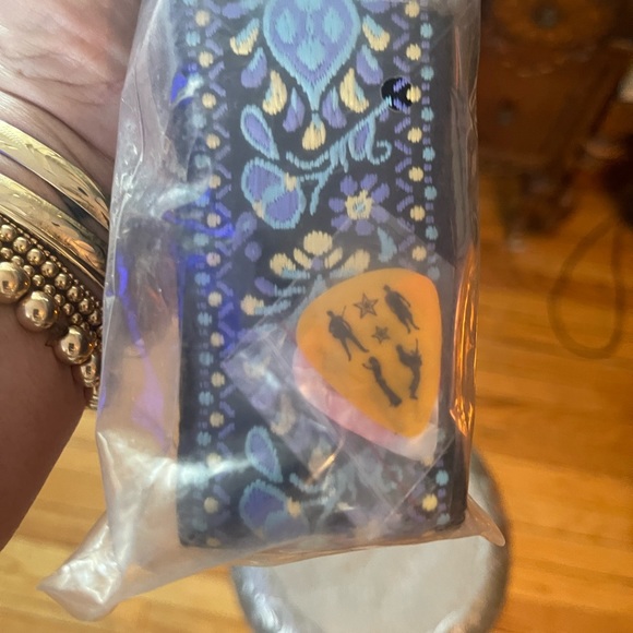 Brand new beautiful embroidered guitar 🎸 strap by ROCK YOU - Picture 3 of 6